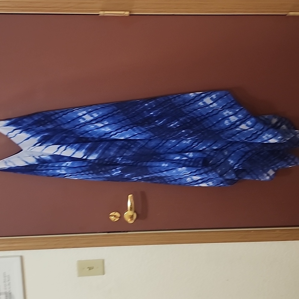 Dress - Picture 8 of 10